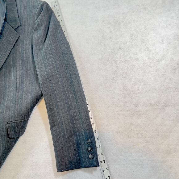 2-Piece Suit Guild-Hall Clothes Men's 42R VINTAGE Grey/ Blue Pin Stripe - Picture 16 of 16